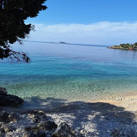 Spacious 1 Bedroom 4 Star Apartment, Mlini