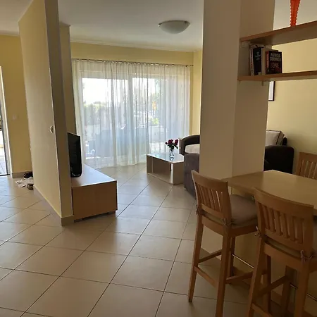 Spacious 1 Bedroom 4 Star Apartment, *