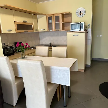 Spacious 1 Bedroom 4 Star Apartment, *