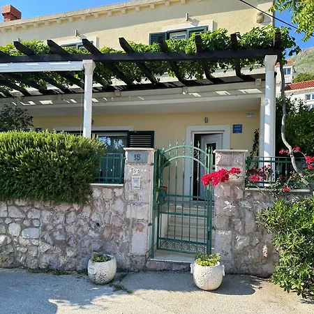 Spacious 1 Bedroom 4 Star Apartment, Appartement Mlini