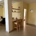 Apartamento Spacious 1 Bedroom 4 Star Apartment, Mlini