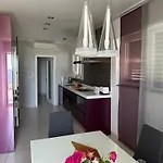 Spacious 1 Bedroom 4 Star Apartment, Mlini