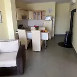 Apartamento Spacious 1 Bedroom 4 Star Apartment, *