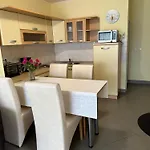 Spacious 1 Bedroom 4 Star Apartment, *