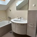 Spacious 1 Bedroom 4 Star Apartment, Apartamento Mlini