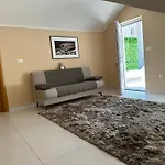 Apartamento Spacious 1 Bedroom 4 Star Apartment, Mlini