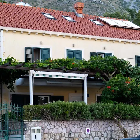 Appartamento Spacious 1 Bedroom 4 Star Apartment, Mlini