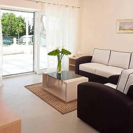 Spacious 1 Bedroom 4 Star Apartment, Mlini