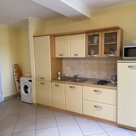 Spacious 1 Bedroom 4 Star Apartment, *