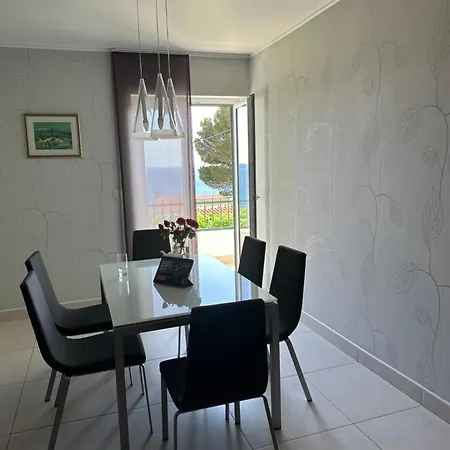 Spacious 1 Bedroom 4 Star Apartment, * Mlini