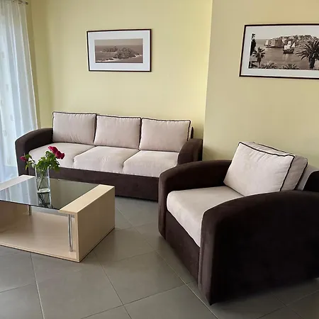 Spacious 1 Bedroom 4 Star Apartment, Apartment Mlini