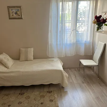 Spacious 1 Bedroom 4 Star Apartment, Mlini