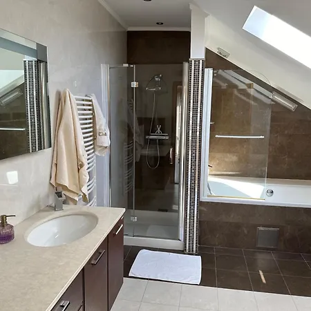 Apartment Spacious 1 Bedroom 4 Star Apartment, Mlini