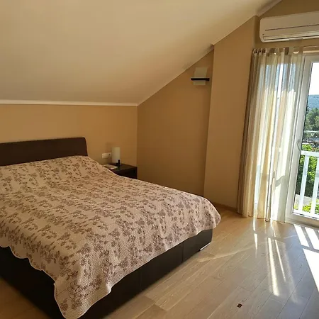 Spacious 1 Bedroom 4 Star Apartment, Appartamento Mlini