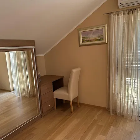 Spacious 1 Bedroom 4 Star Apartment, *