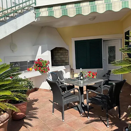 Apartment Spacious 1 Bedroom 4 Star Apartment,