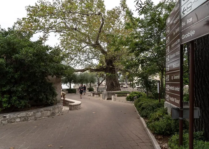 Spacious 1 Bedroom 4 Star Apartment, 公寓 米利尼