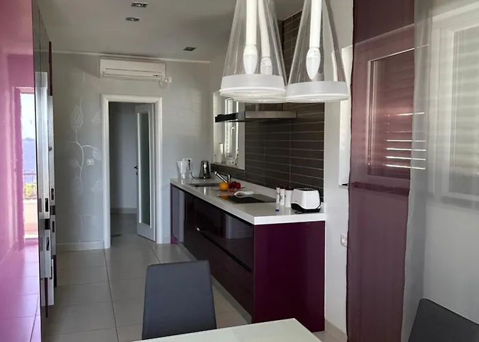 Spacious 1 Bedroom 4 Star Apartment, 米利尼