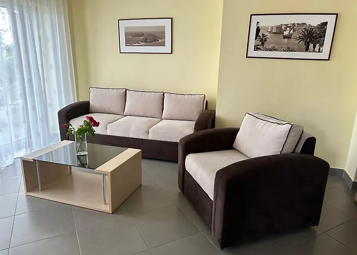 Spacious 1 Bedroom 4 Star Apartment, 公寓 米利尼