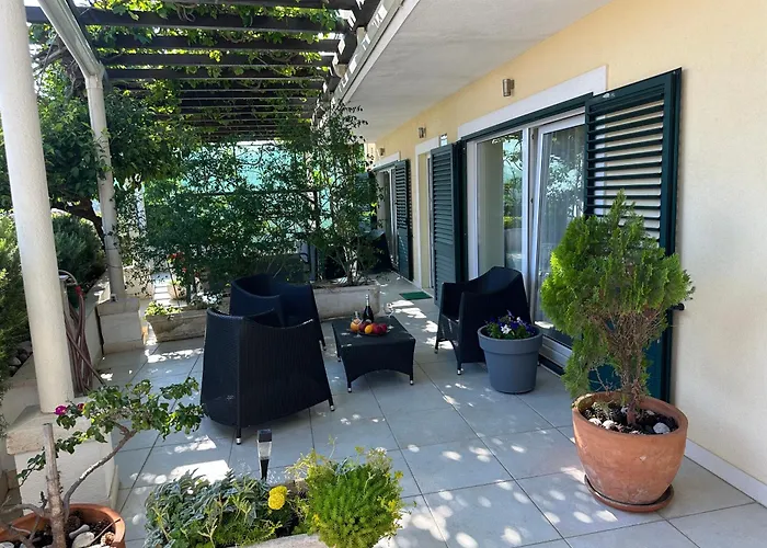 Spacious 1 Bedroom 4 Star Apartment,