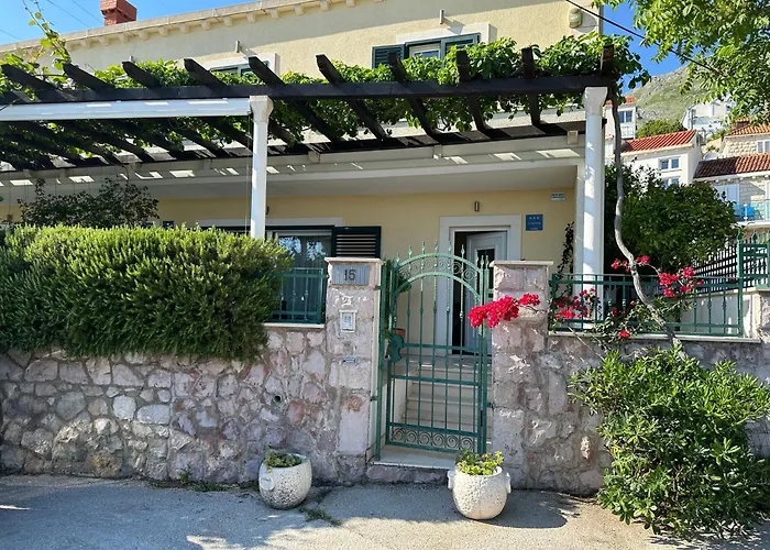 Spacious 1 Bedroom 4 Star Apartment, 公寓 米利尼