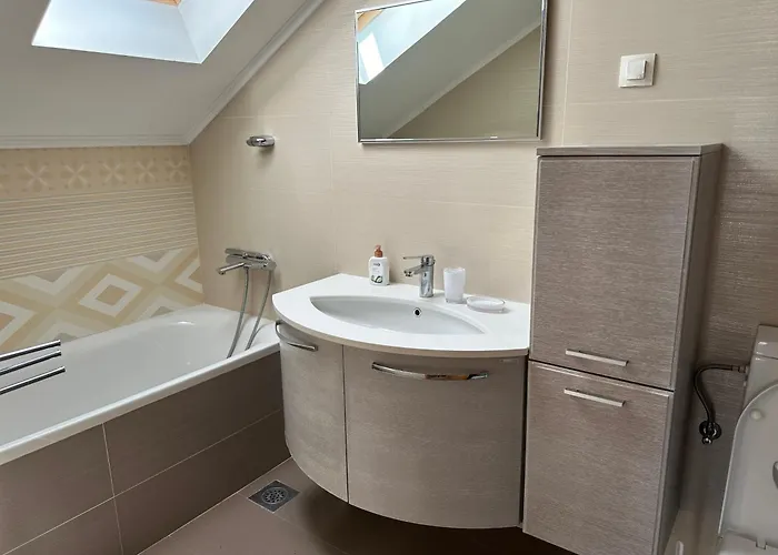 Spacious 1 Bedroom 4 Star Apartment, 公寓 米利尼