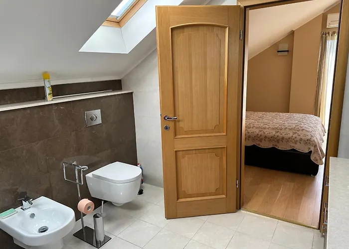 Spacious 1 Bedroom 4 Star Apartment, *