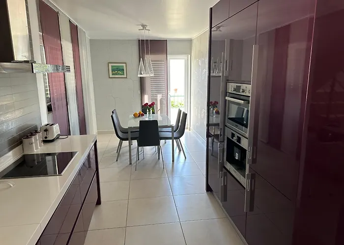 Spacious 1 Bedroom 4 Star Apartment, 米利尼