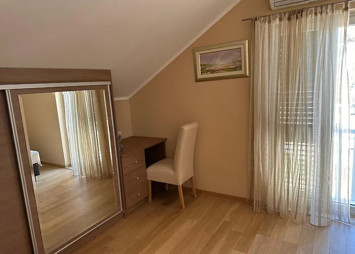 Spacious 1 Bedroom 4 Star Apartment, *