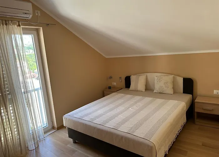 Spacious 1 Bedroom 4 Star Apartment,