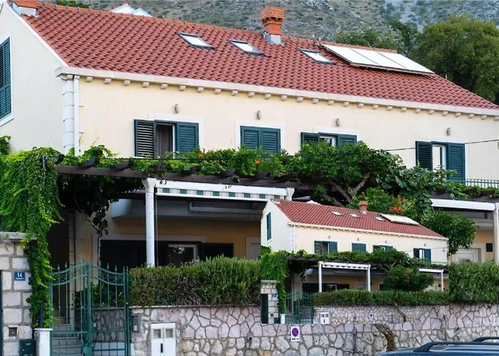 Spacious 1 Bedroom 4 Star Apartment, 公寓 *